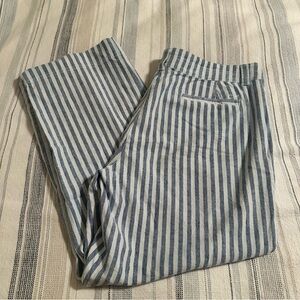 Vineyard Vines Blue and White Striped Cropped pants. Size 10. Like new